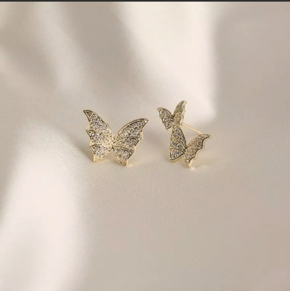 Pretty New SS Gold Rhinestone Butterfly Studs♡ - Picture 2 of 4